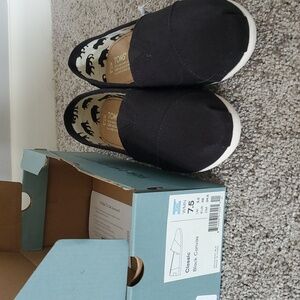 Toms Black Canvas Shoes